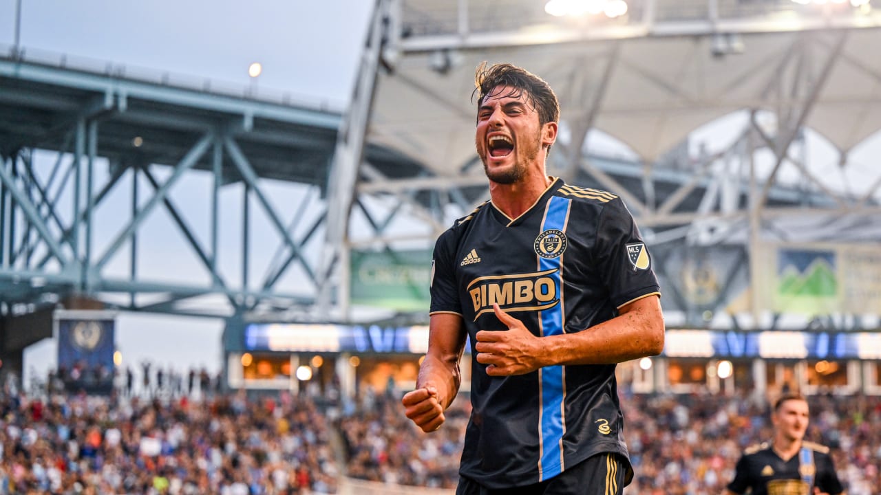 Tiền đạo Julian Carranza của Philadelphia Union được vinh danh là Cầu thủ xuất sắc nhất tuần của Continental Tire MLS trong Tuần 19 | Philadelphia Union