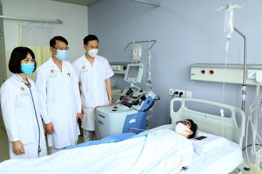 Những chàng trai học ngành y có mức lương khá cao, từ 15 đến 30 triệu đồng/tháng.