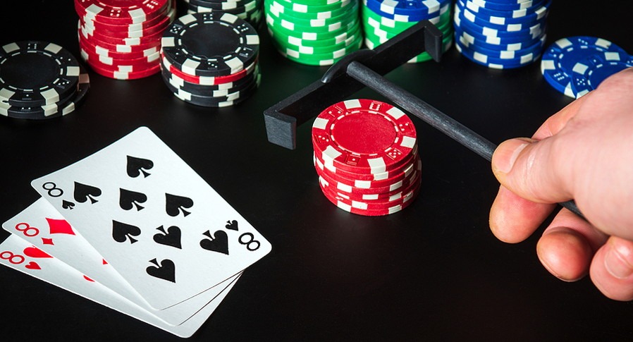 Rake Là Gì Trong Poker? Những Điều Bạn Cần Biết Về Rake Trong Poker