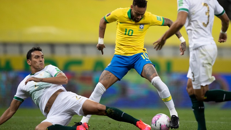 Trong bóng đá hiện đại, vị trí SS có một vai trò cũng như lối chơi rất đặc biệt Vai trò đặc biệt của tiền đạo lùi SS trên sân cỏ