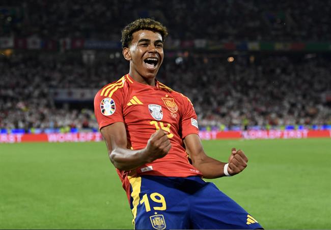 Thông tin tiểu sử cầu thủ Lamine Yamal của CLB Barcelona